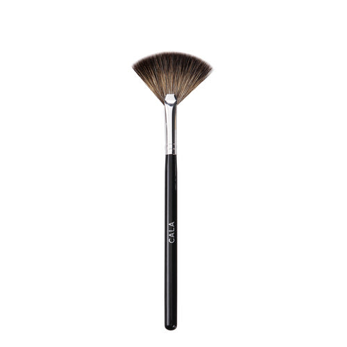 STUDIO MASTER ANGLED FOUNDATION BRUSH esBeauty